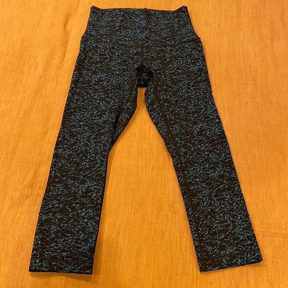 lululemon athletica Pants - Lululemon high rise waist 3/4 length printed leggings
